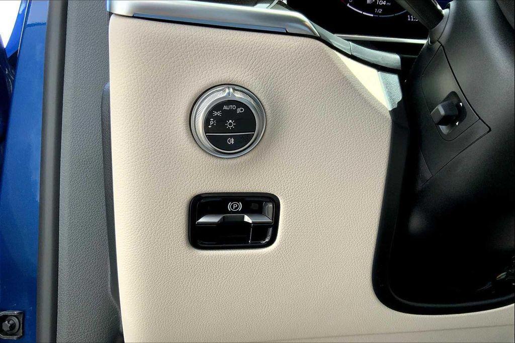 new 2025 Mercedes-Benz GLC 350e car, priced at $68,640