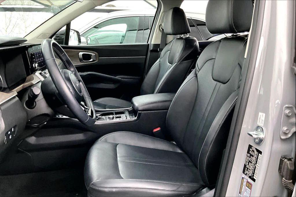 used 2023 Kia Sorento car, priced at $27,978