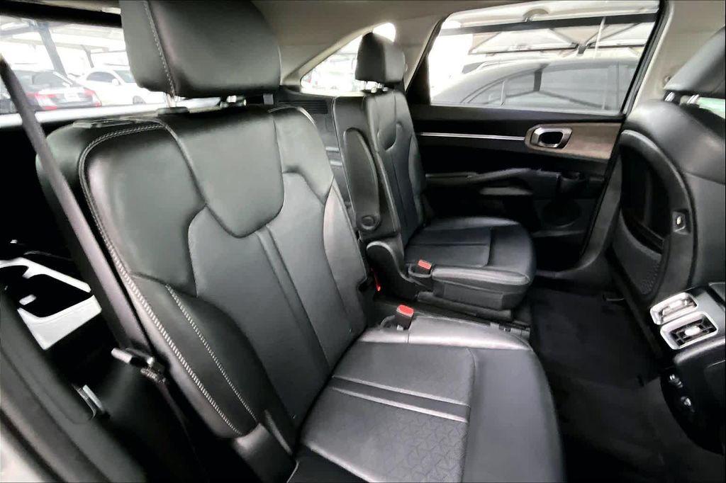 used 2023 Kia Sorento car, priced at $27,978