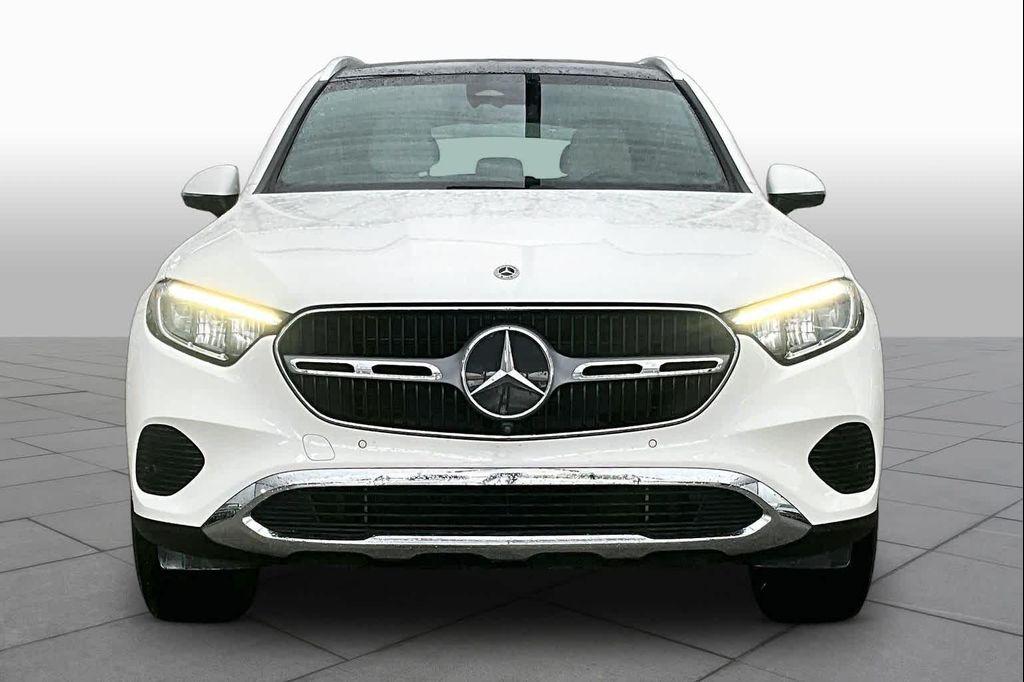 Mercedes-Benz GLC view 4