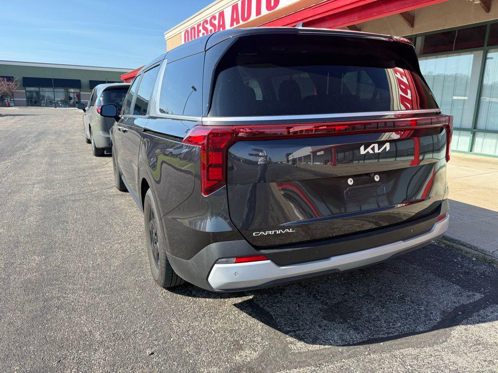 used 2025 Kia Carnival car, priced at $33,964