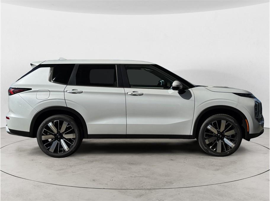 used 2026 Mitsubishi Outlander car, priced at $37,285