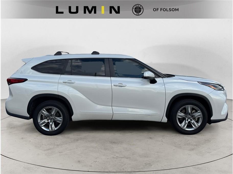 used 2023 Toyota Highlander car, priced at $30,995