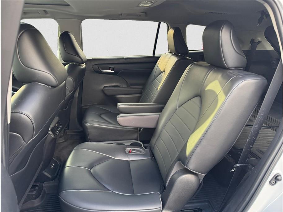 used 2023 Toyota Highlander car, priced at $30,995
