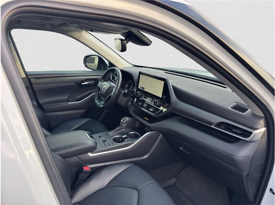 used 2023 Toyota Highlander car, priced at $30,995