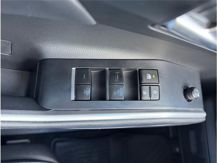 used 2023 Toyota Highlander car, priced at $30,995