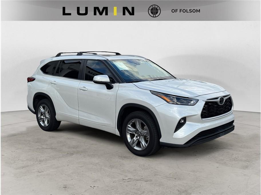 used 2023 Toyota Highlander car, priced at $30,995