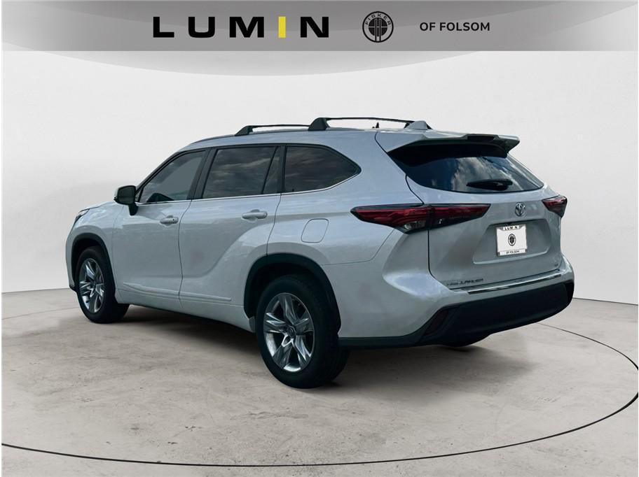 used 2023 Toyota Highlander car, priced at $30,995