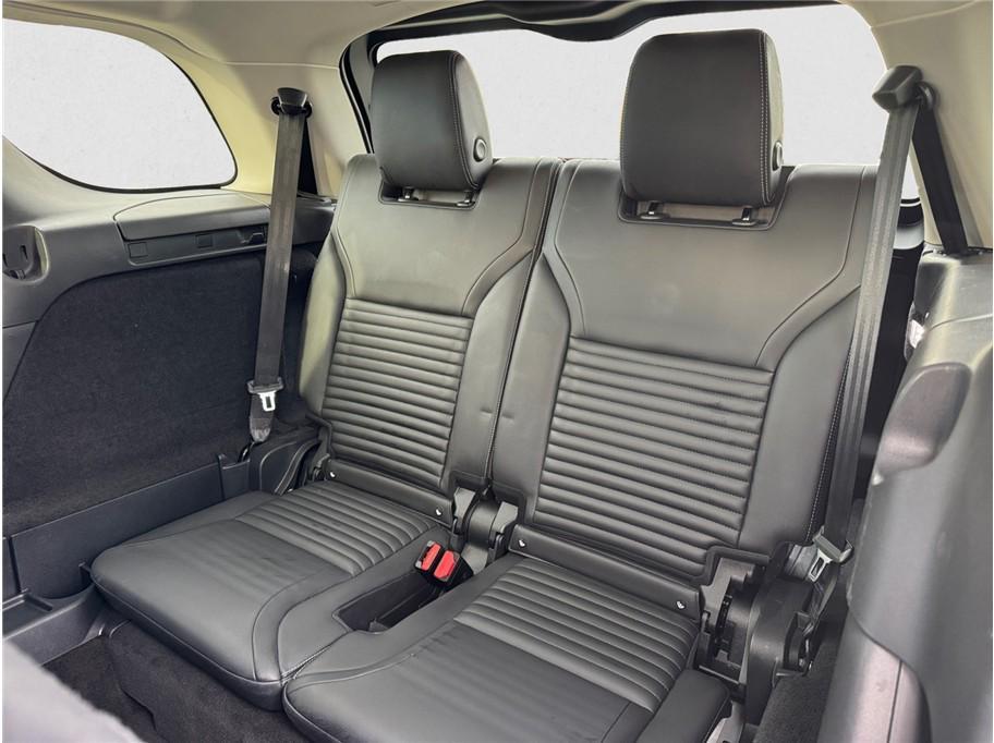 used 2024 Land Rover Discovery car, priced at $36,995