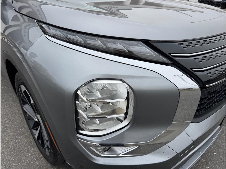 used 2024 Mitsubishi Outlander car, priced at $21,995