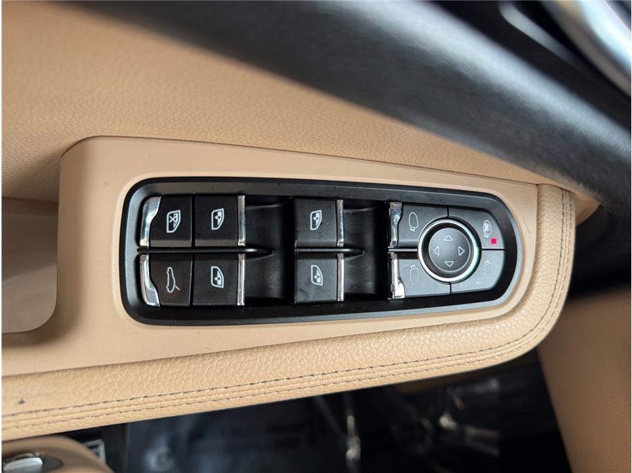 used 2021 Porsche Macan car