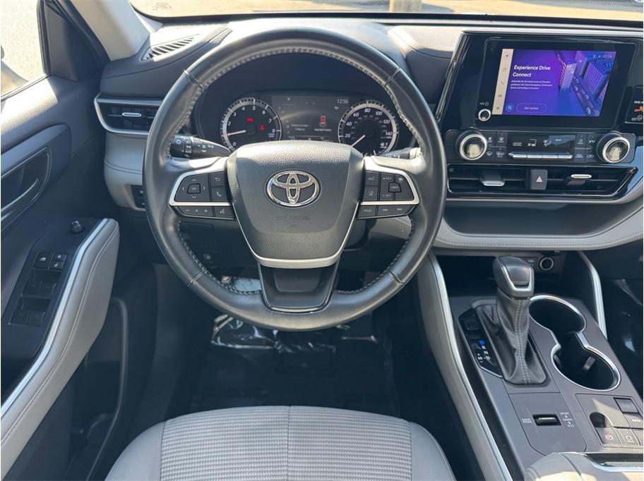 used 2023 Toyota Highlander car, priced at $29,995