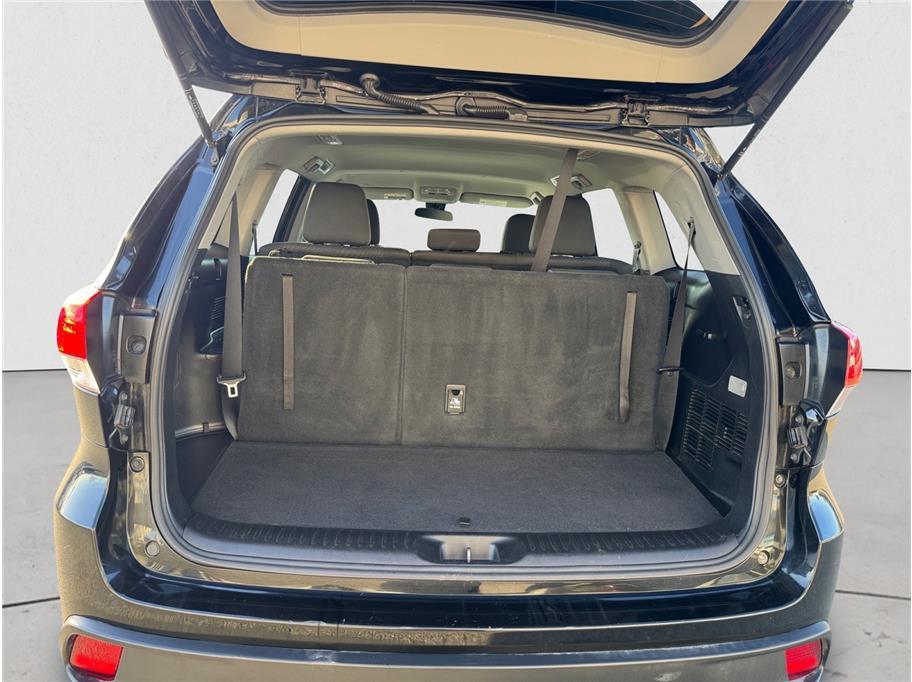 used 2019 Toyota Highlander car, priced at $21,695