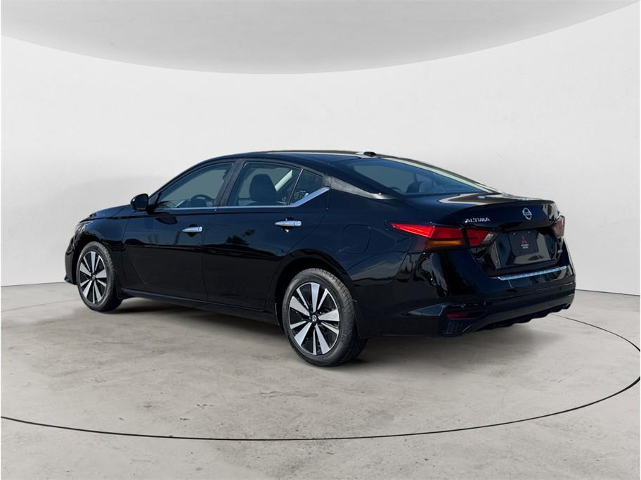 used 2022 Nissan Altima car, priced at $18,999