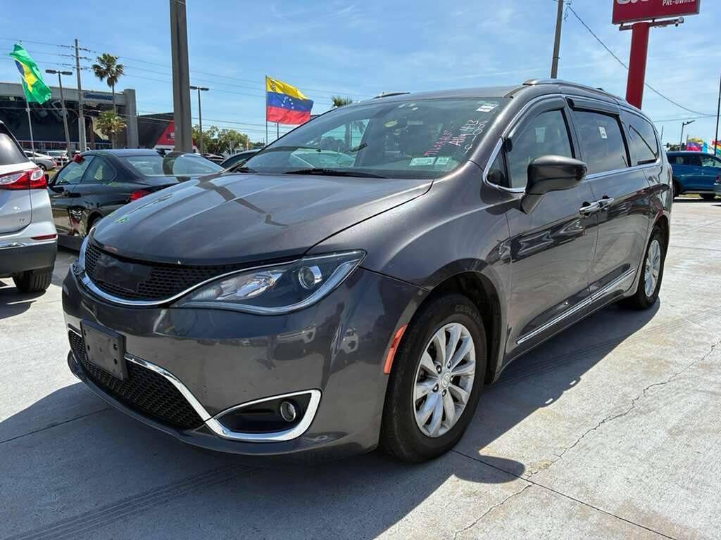 used 2018 Chrysler Pacifica car, priced at $12,290
