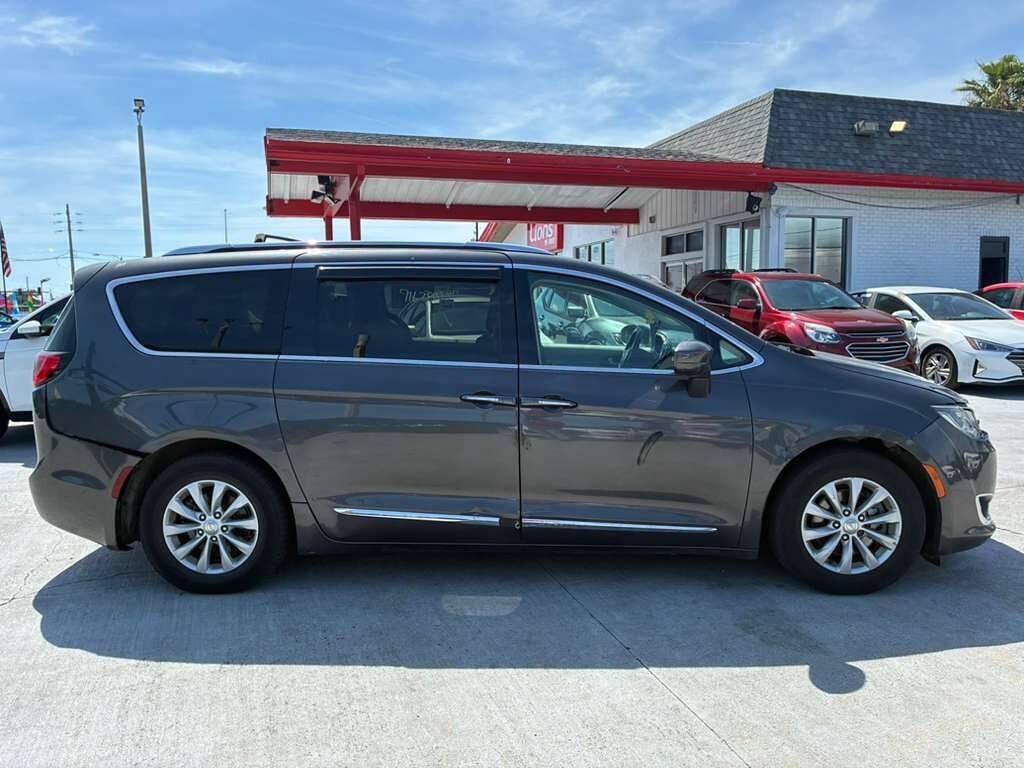 used 2018 Chrysler Pacifica car, priced at $12,290