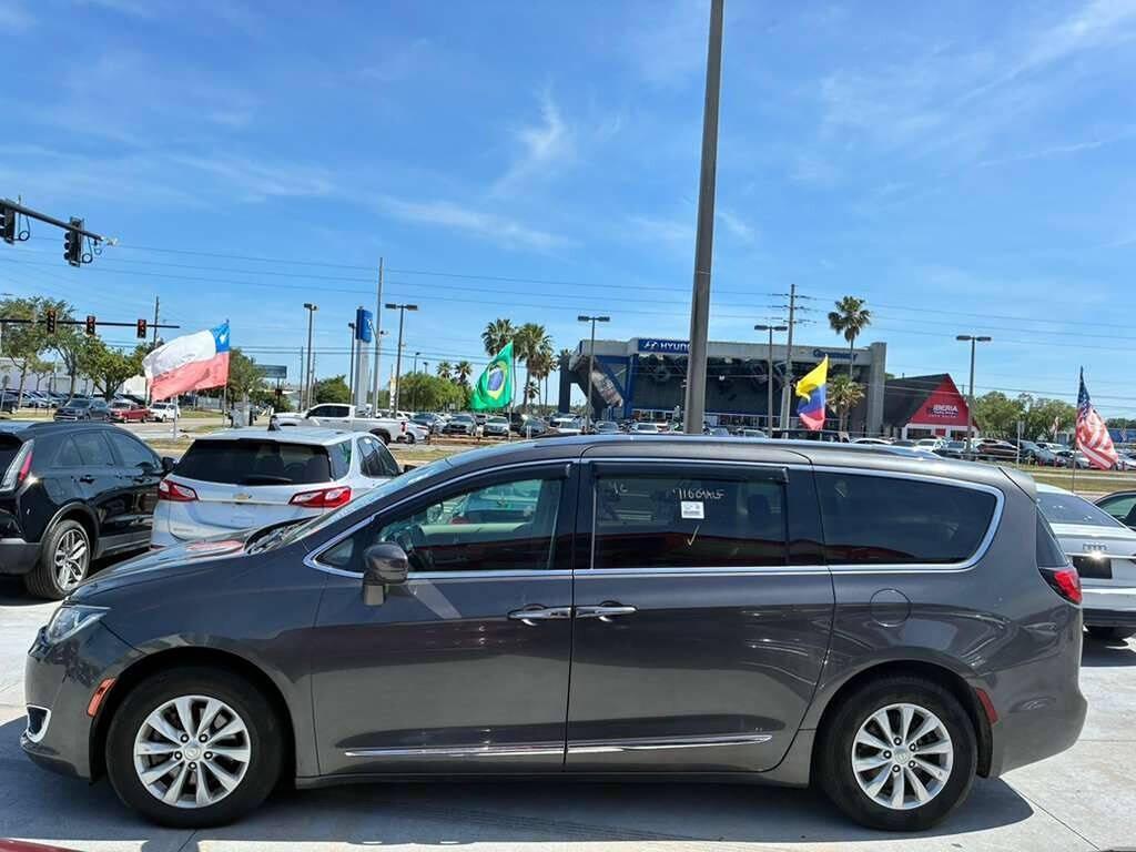 used 2018 Chrysler Pacifica car, priced at $12,290
