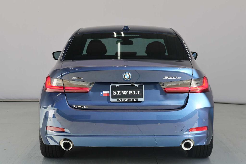 BMW 3 Series view 6