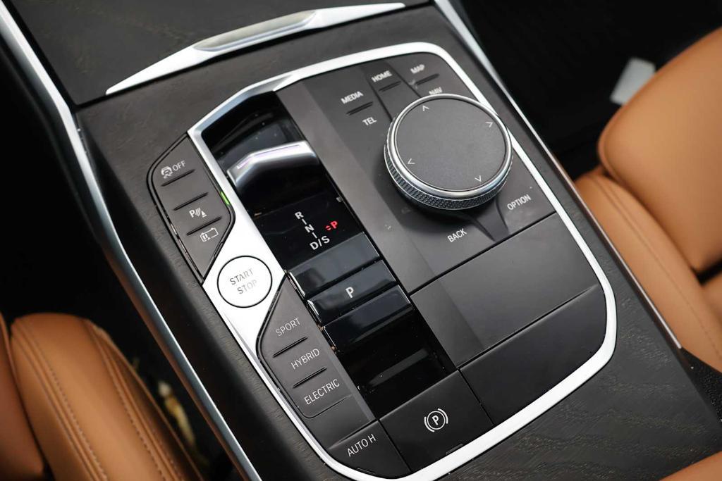 BMW 3 Series view 20