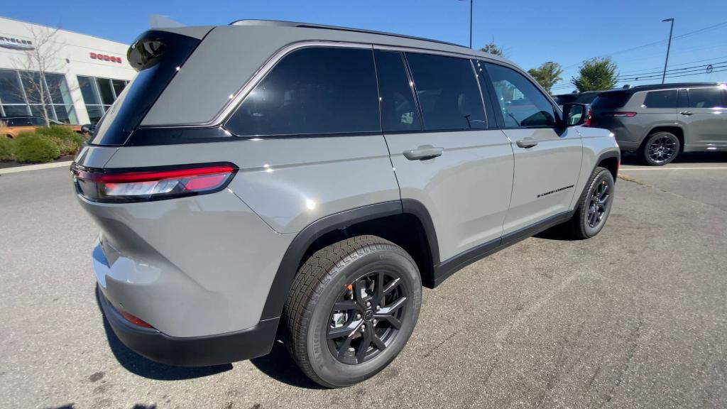 new 2027 Jeep Grand Cherokee car, priced at $50,485