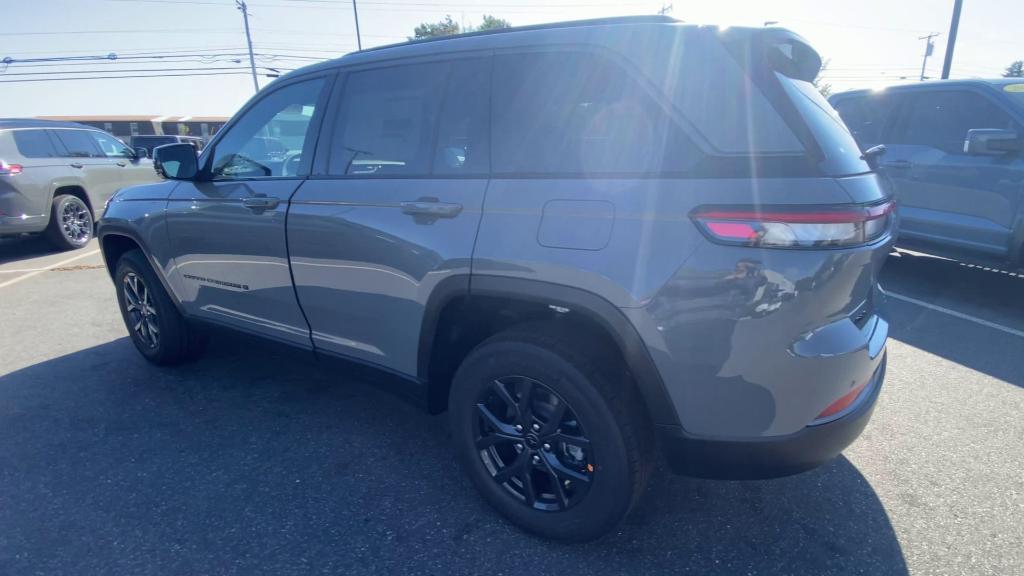 new 2027 Jeep Grand Cherokee car, priced at $50,485