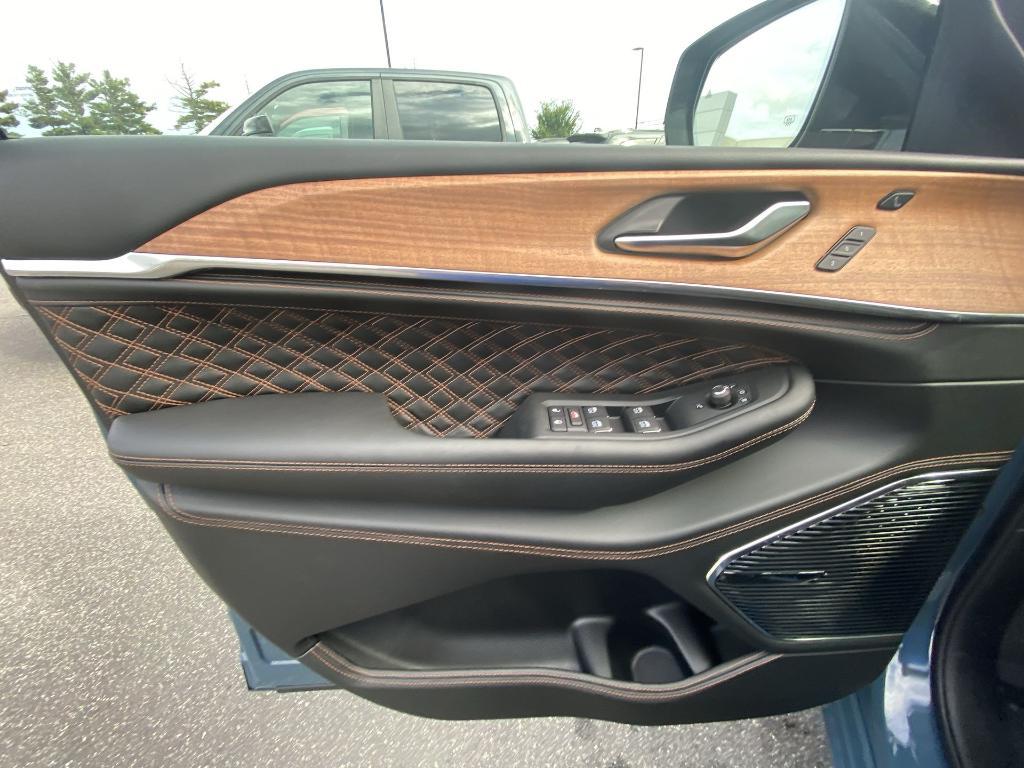 new 2027 Jeep Grand Cherokee car, priced at $65,350