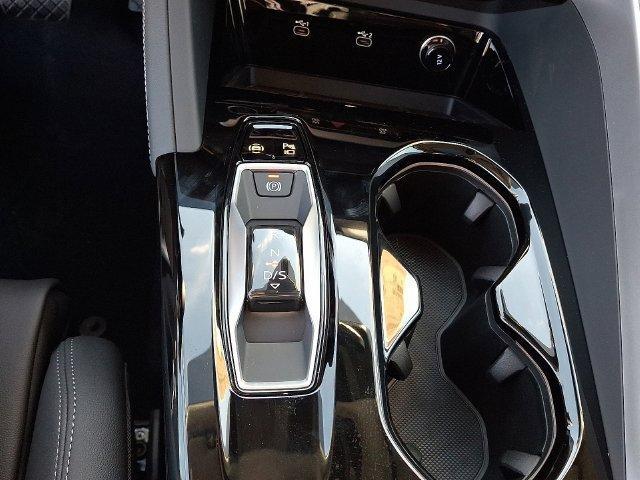 Audi Q5 view 11