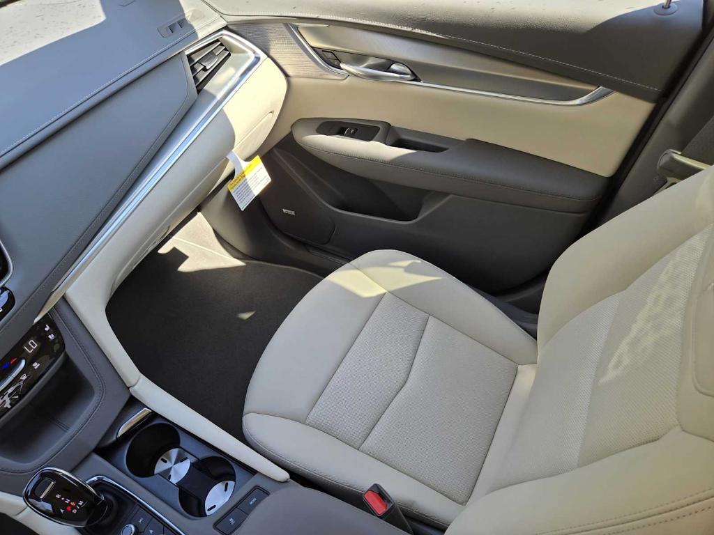 new 2025 Cadillac XT5 car, priced at $51,005