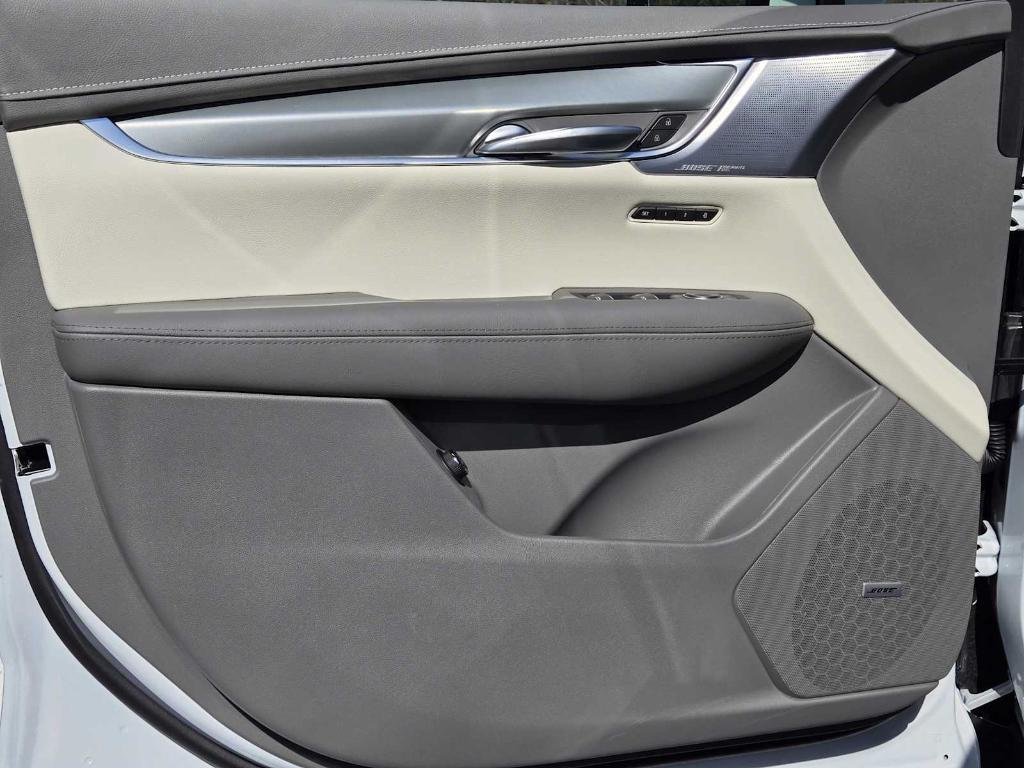 new 2025 Cadillac XT5 car, priced at $51,005