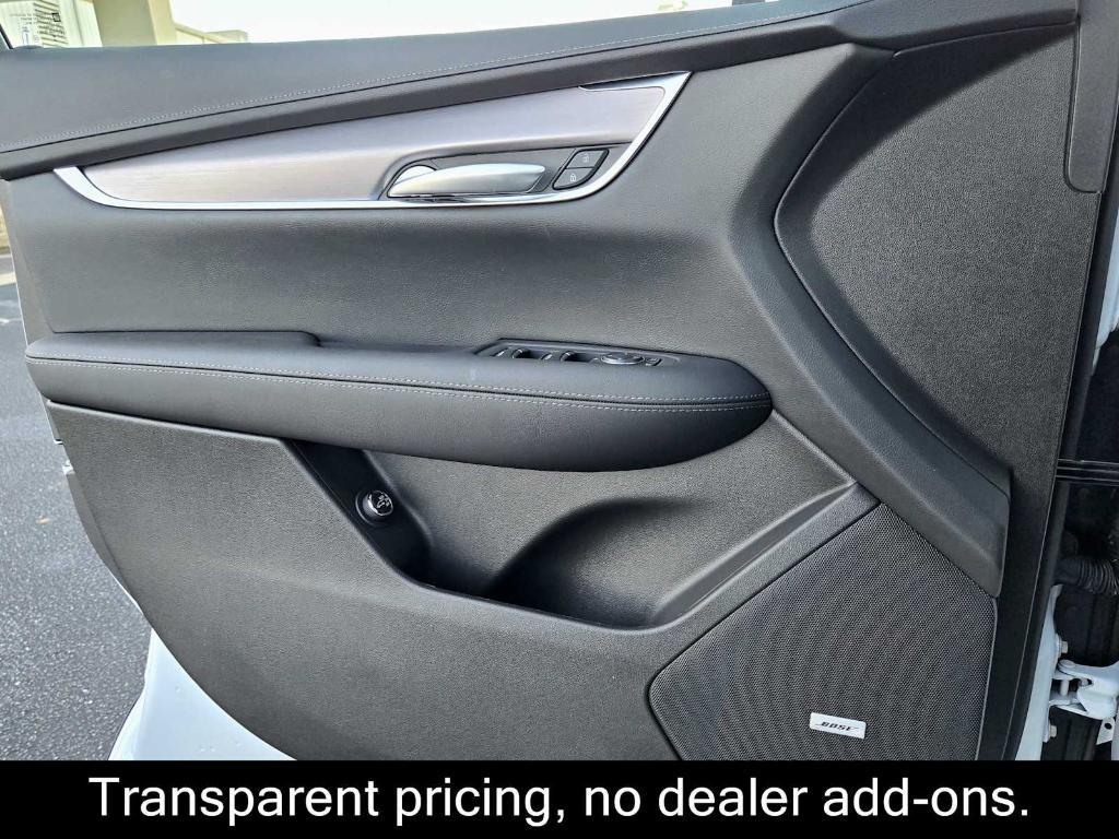 new 2025 Cadillac XT5 car, priced at $40,015
