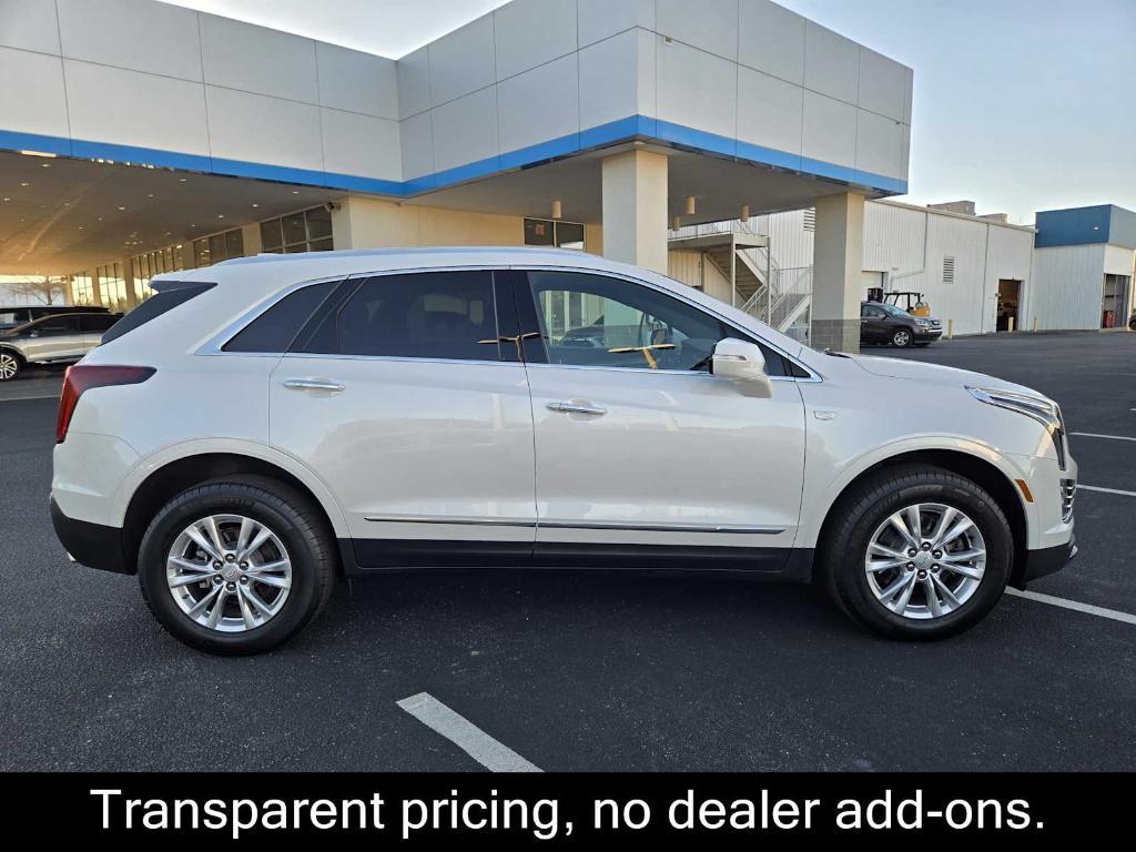 new 2025 Cadillac XT5 car, priced at $40,015