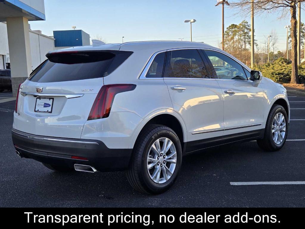 new 2025 Cadillac XT5 car, priced at $40,015