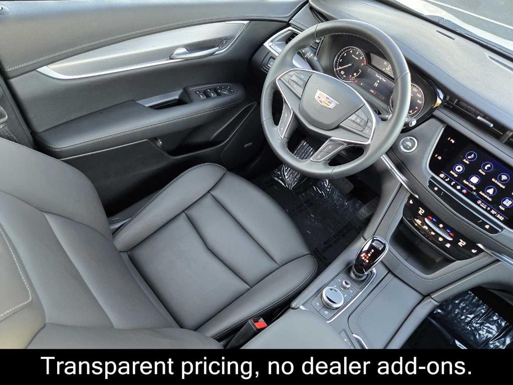 new 2025 Cadillac XT5 car, priced at $40,015