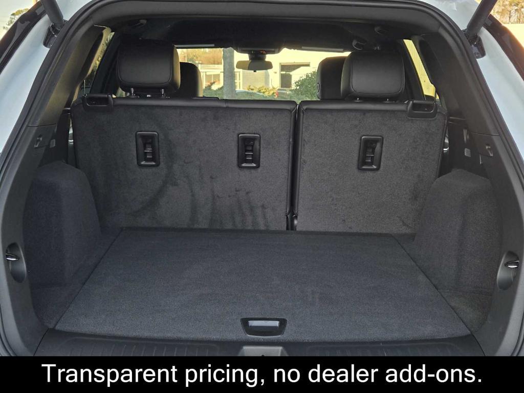 new 2025 Cadillac XT5 car, priced at $40,015