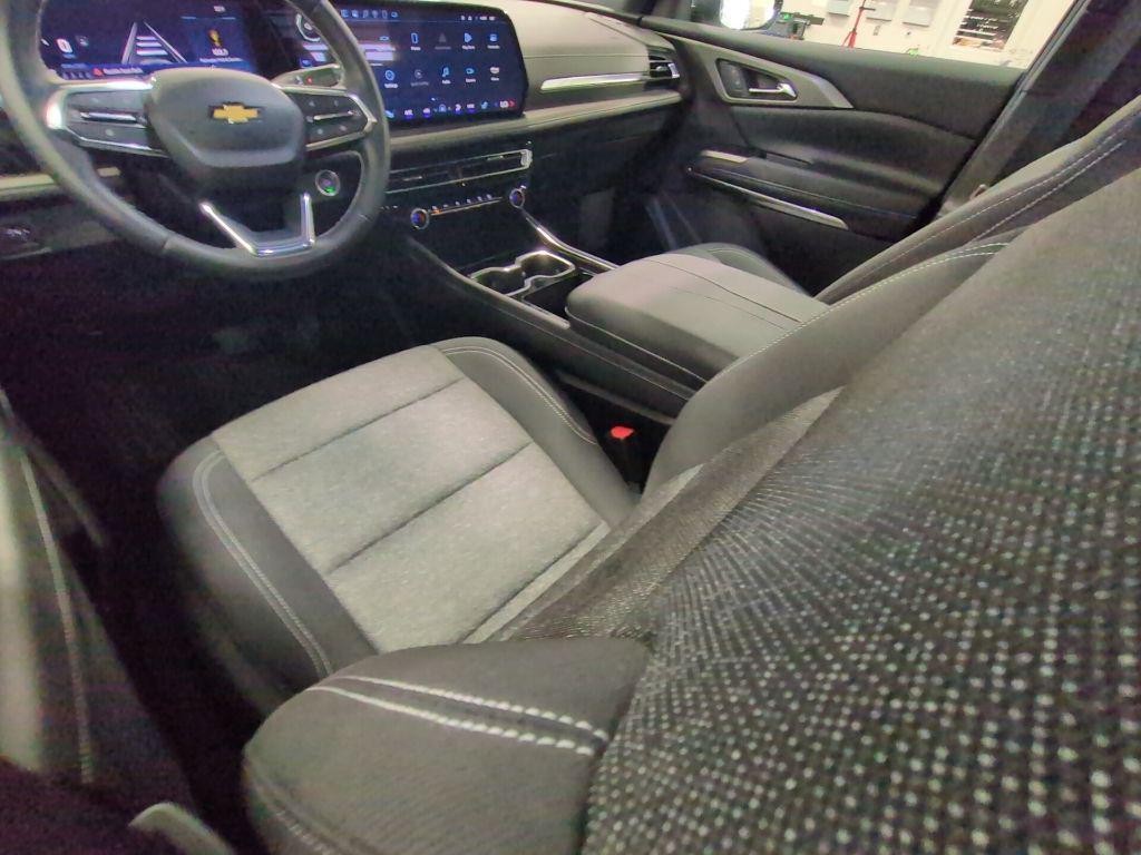 used 2025 Chevrolet Traverse car, priced at $37,659