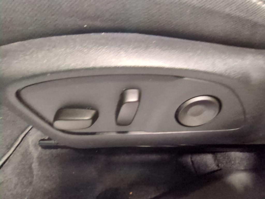 used 2025 Chevrolet Traverse car, priced at $37,659