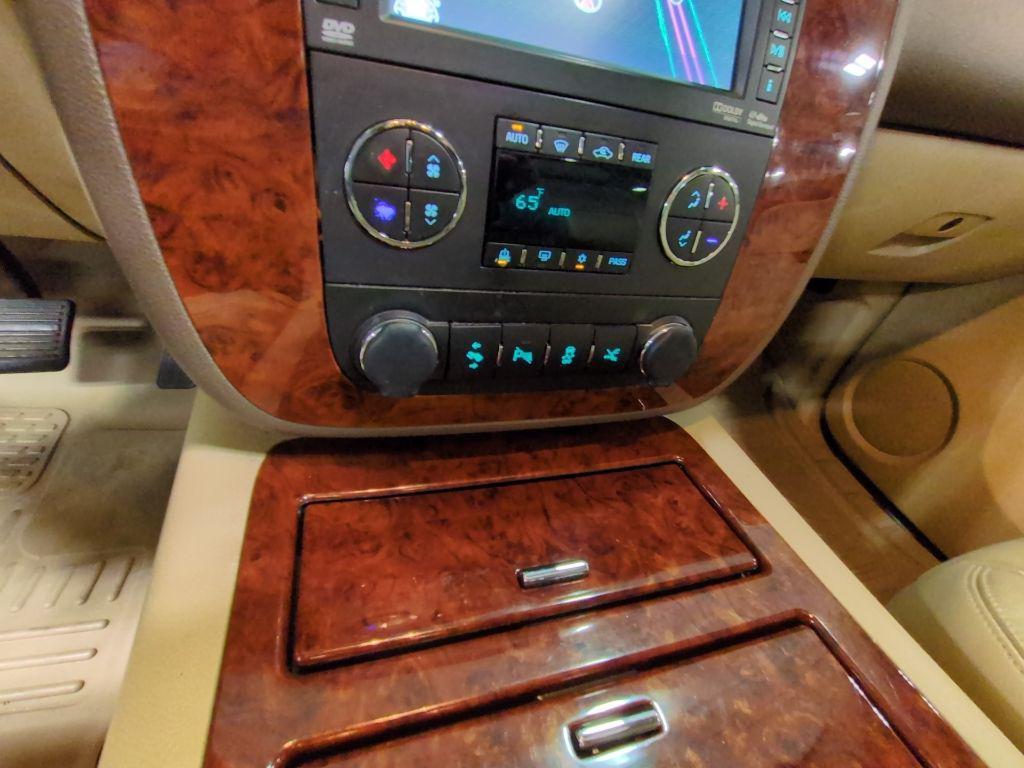 used 2014 Chevrolet Suburban car, priced at $11,499