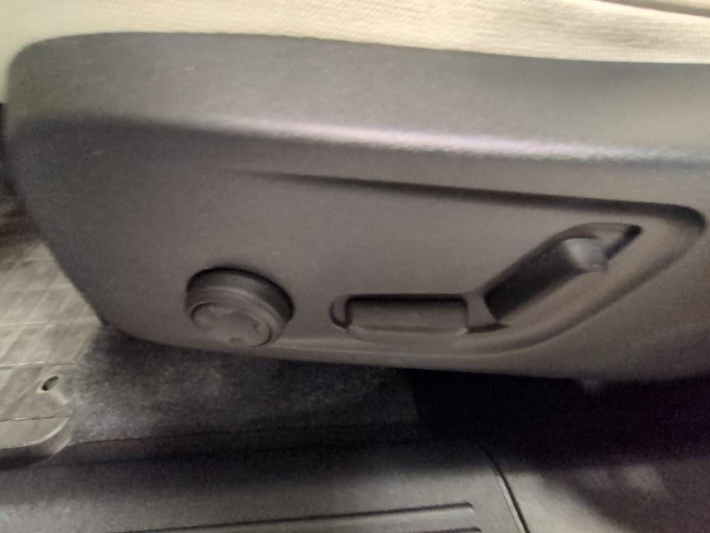 used 2024 Volvo XC40 car, priced at $31,544