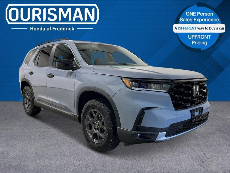 new 2025 Honda Pilot car, priced at $51,830