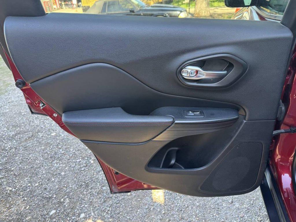 used 2017 Jeep Cherokee car