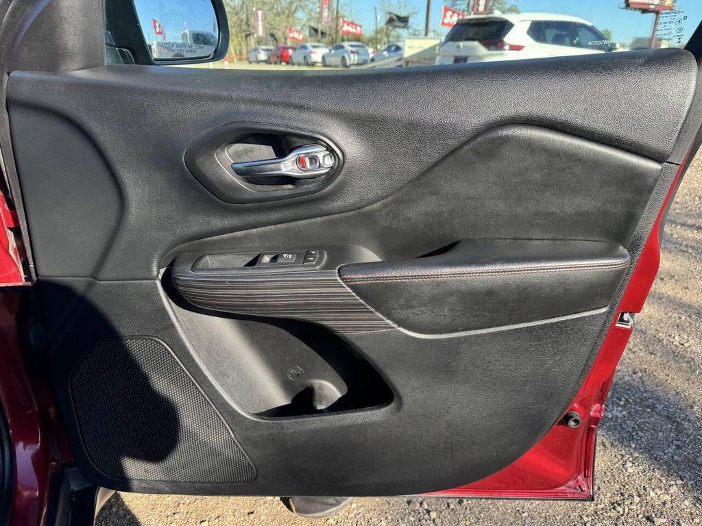 used 2017 Jeep Cherokee car