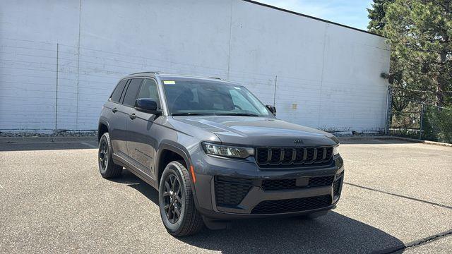new 2026 Jeep Grand Cherokee car, priced at $54,330
