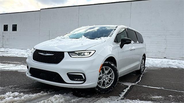 new 2026 Chrysler Pacifica car, priced at $39,598
