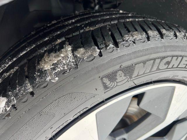 used 2025 Volvo XC40 car, priced at $29,250