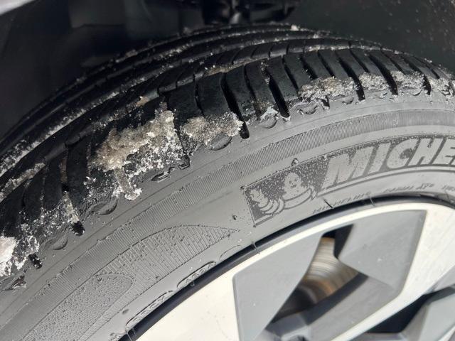 used 2025 Volvo XC40 car, priced at $30,260