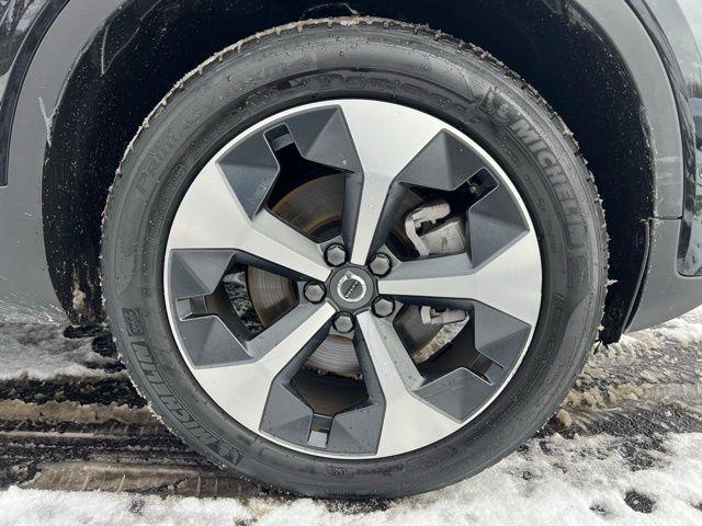 used 2025 Volvo XC40 car, priced at $29,250