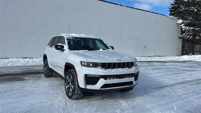 new 2026 Jeep Grand Cherokee car, priced at $44,671