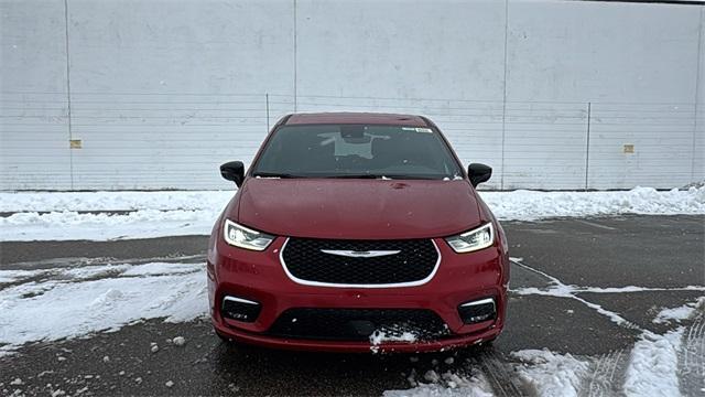 new 2026 Chrysler Pacifica car, priced at $40,022