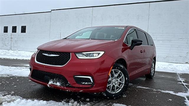 new 2026 Chrysler Pacifica car, priced at $40,022
