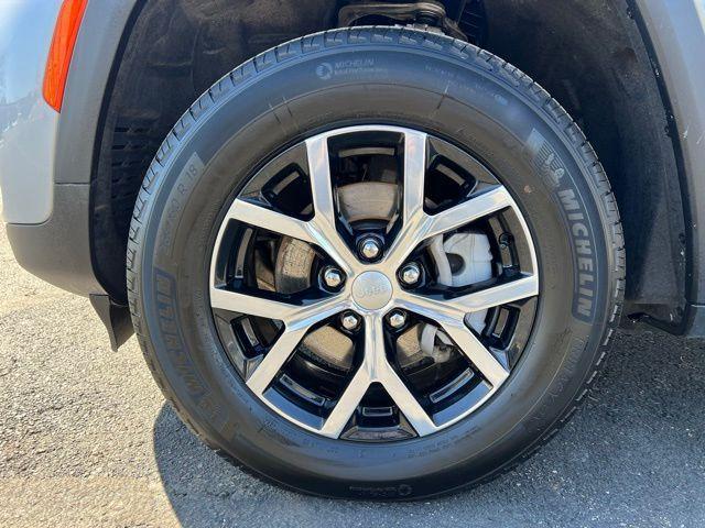 used 2025 Jeep Grand Cherokee car, priced at $38,500